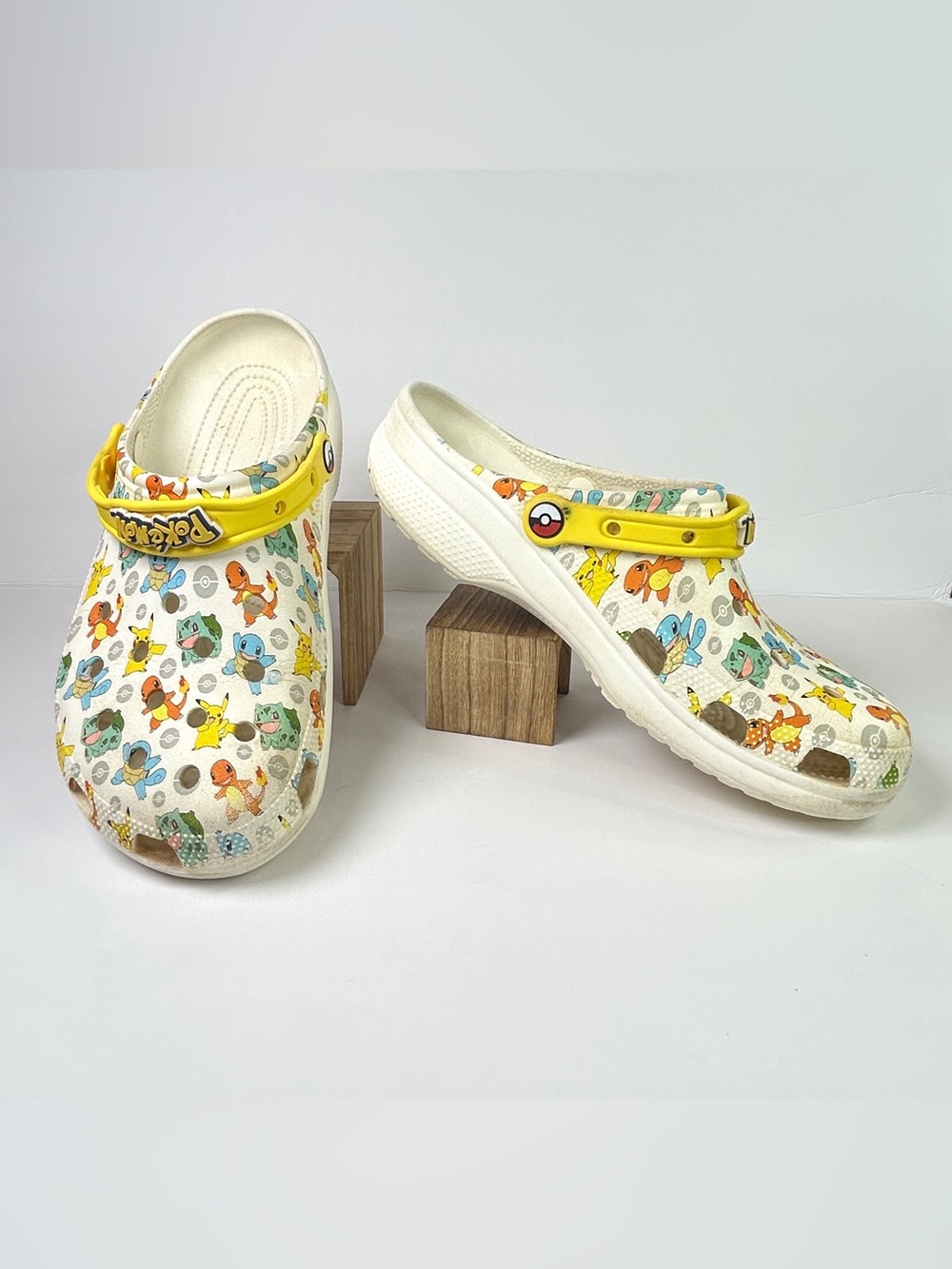 Crocs Pokémon Classic Clogs Pikachu Charmander Squirtle Bulbasaur White M10 W12